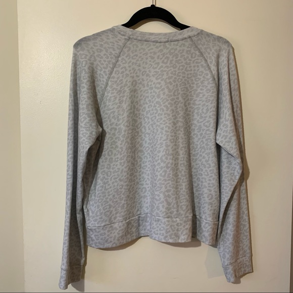 Beyond Yoga Leopard Favorite Raglan Crew Pullover in Grey Leopard - Picture 15 of 15